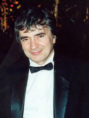 Dudley Moore in Arthur-image-300x400